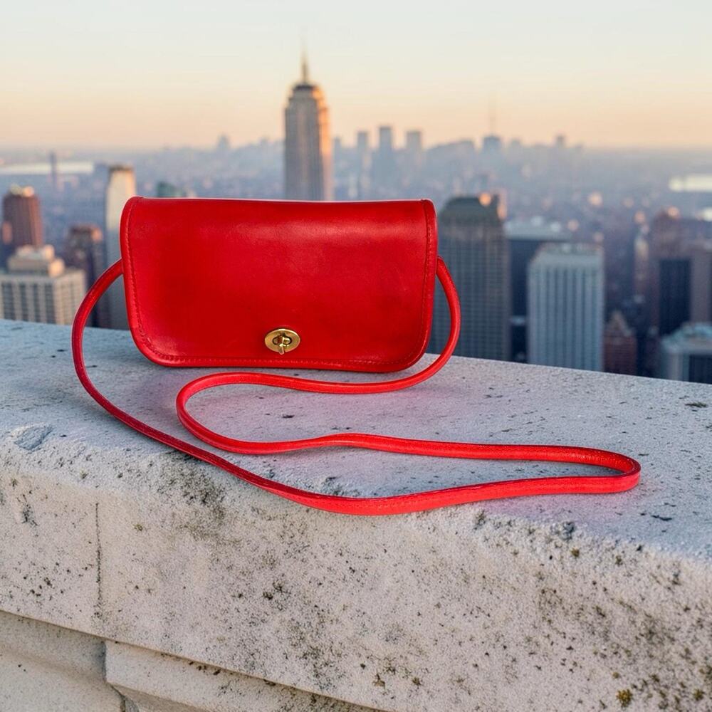Vintage Rare 80s NYC Coach Red Dinky Crossbody Classic Minimalist 9Wx5Hx2D